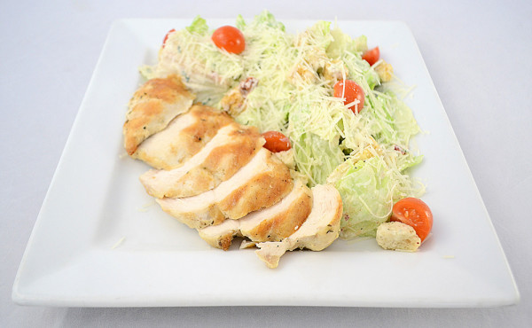 Салат «Цезарь» с куриной грудкой