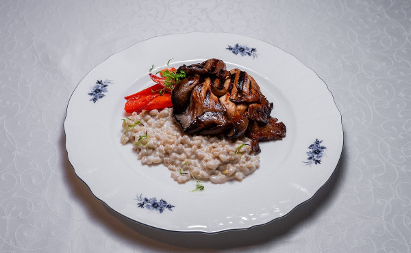 Стейк из вешенок с перлотто