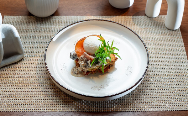 Драники с семгой и яйцом пашот