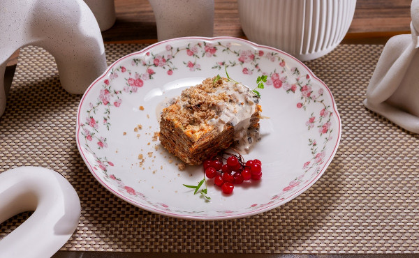 Печеночный пирог с грибным соусом