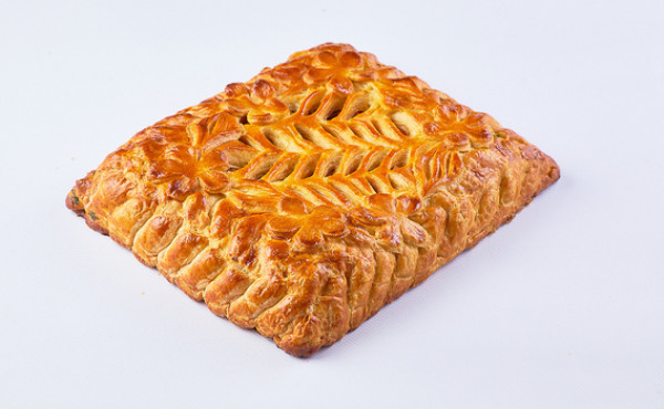 Пирог с сыром и вялеными томатами (целый)