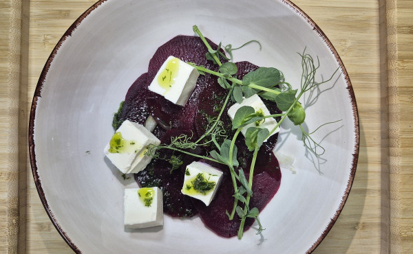 Салат с печеной свеклой