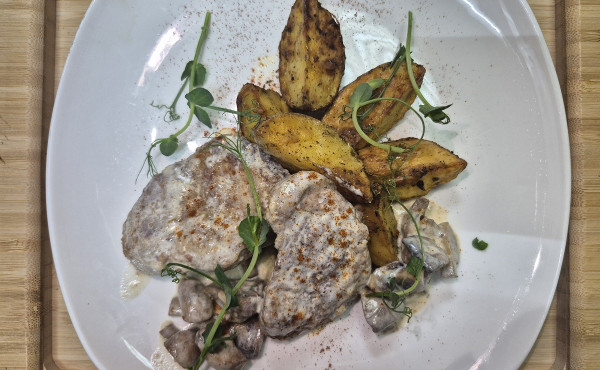 Медальоны из свинины