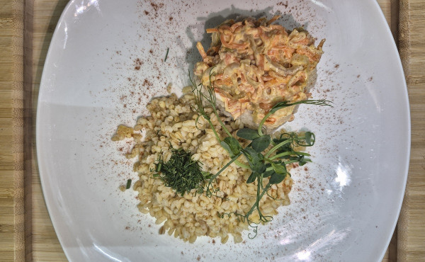 Минтай в сметанно-овощном соусе