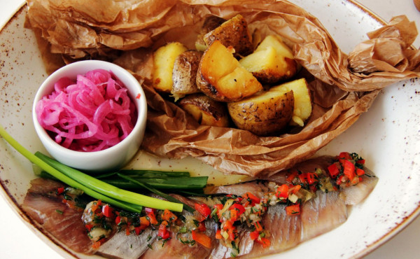 Сельдь с горчичным картофелем