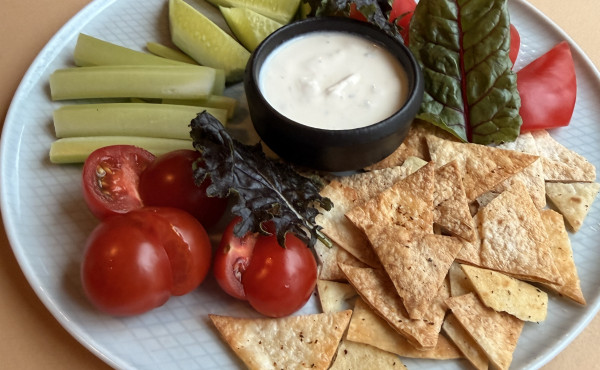 Овощное плато с соусом Блю Чиз