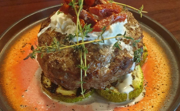 Бифштекс с сыром Страчателла