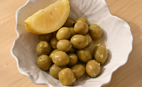 Оливки маринованные с лимоном