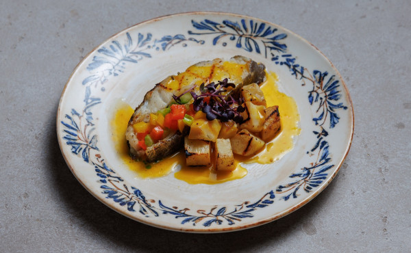 Стейк из палтуса с печеным сельдереем 