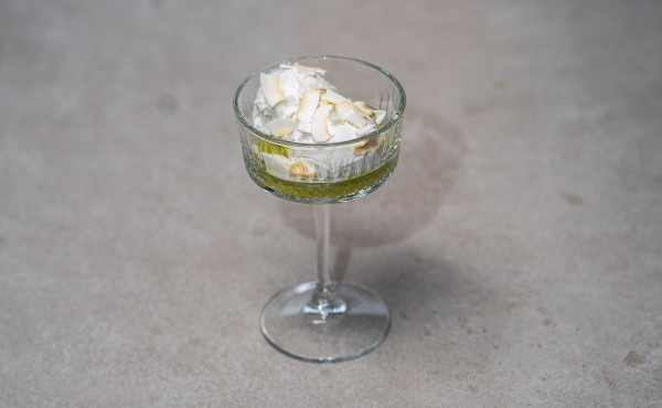 Кокосовый сорбет с кремом из авокадо 