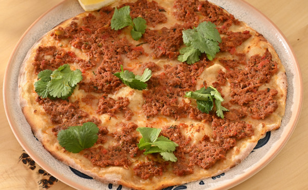 Лахмаджун баранина и сыр