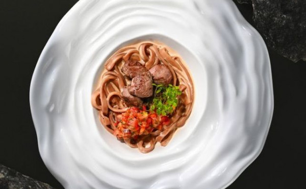 Аришта с говядиной в соусе биск