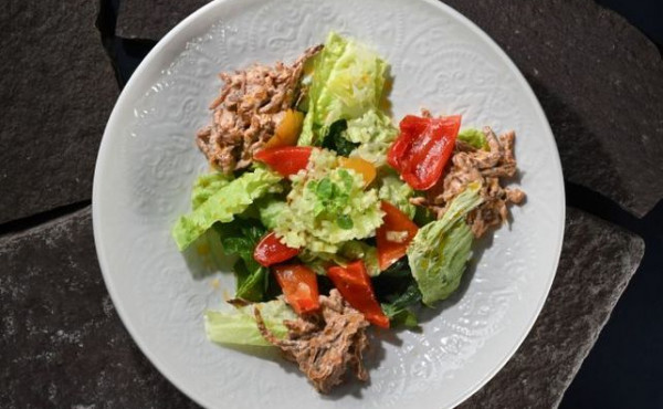 Салат с говядиной и масляными перцами