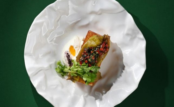 Острые маринованные перцы на хрустящем хлебе