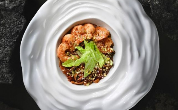 Аришта с тигровыми креветками в кисло-сладком соусе