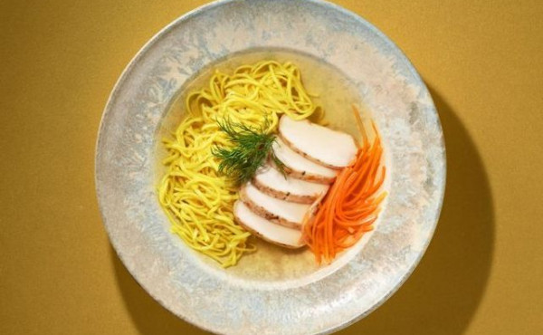 Куриный суп с лапшой и дзаваром