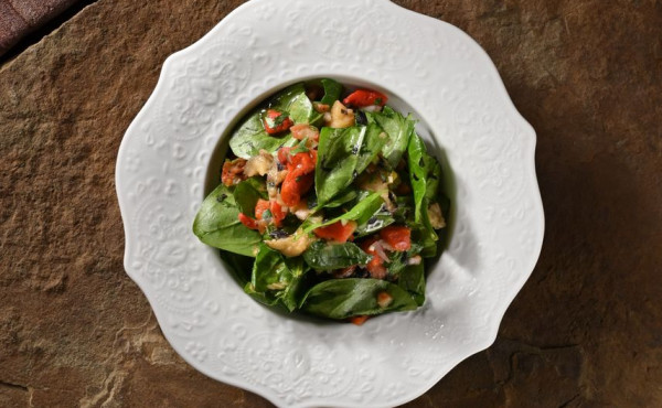 Мангал-салат со шпинатом