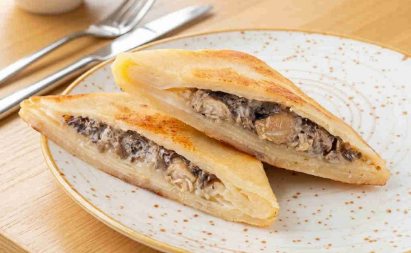 Блин с курицей и грибами