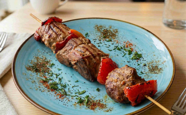 Шашлык из свиной шеи с болгарским перцем