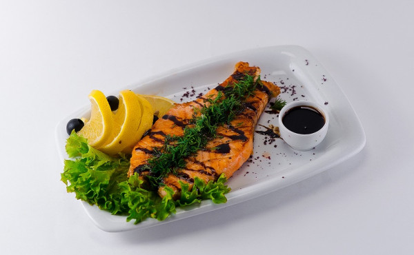 Стейк семги на углях (за 100 г)